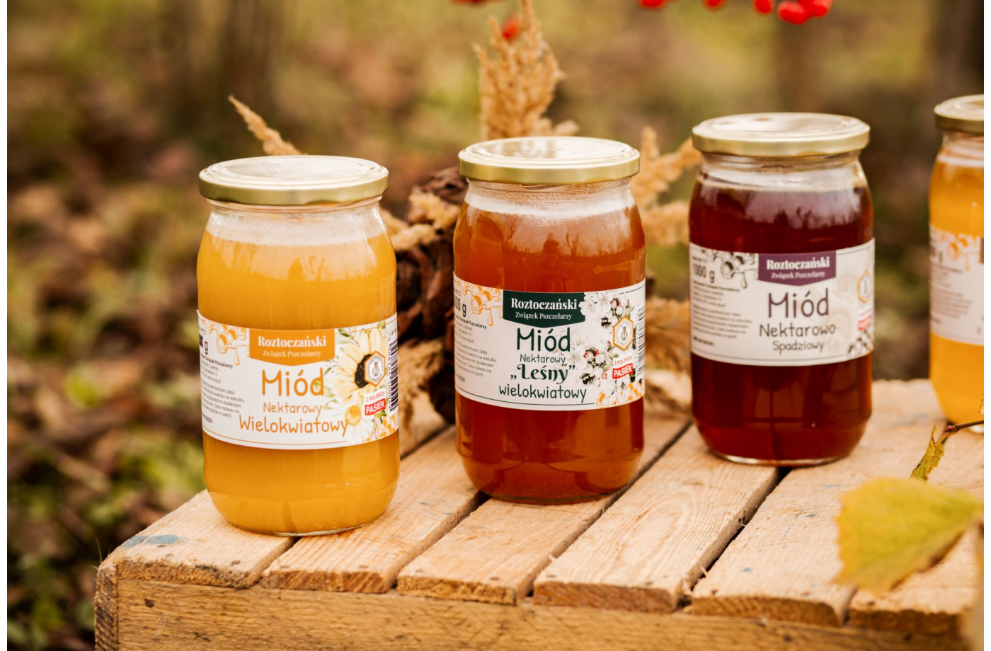 MIÓD AKACJOWY — JAKIE SĄ JEGO WŁAŚCIWOŚCI ?